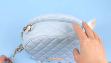 Load and play video in Gallery viewer, Whale Quilted Handbag
